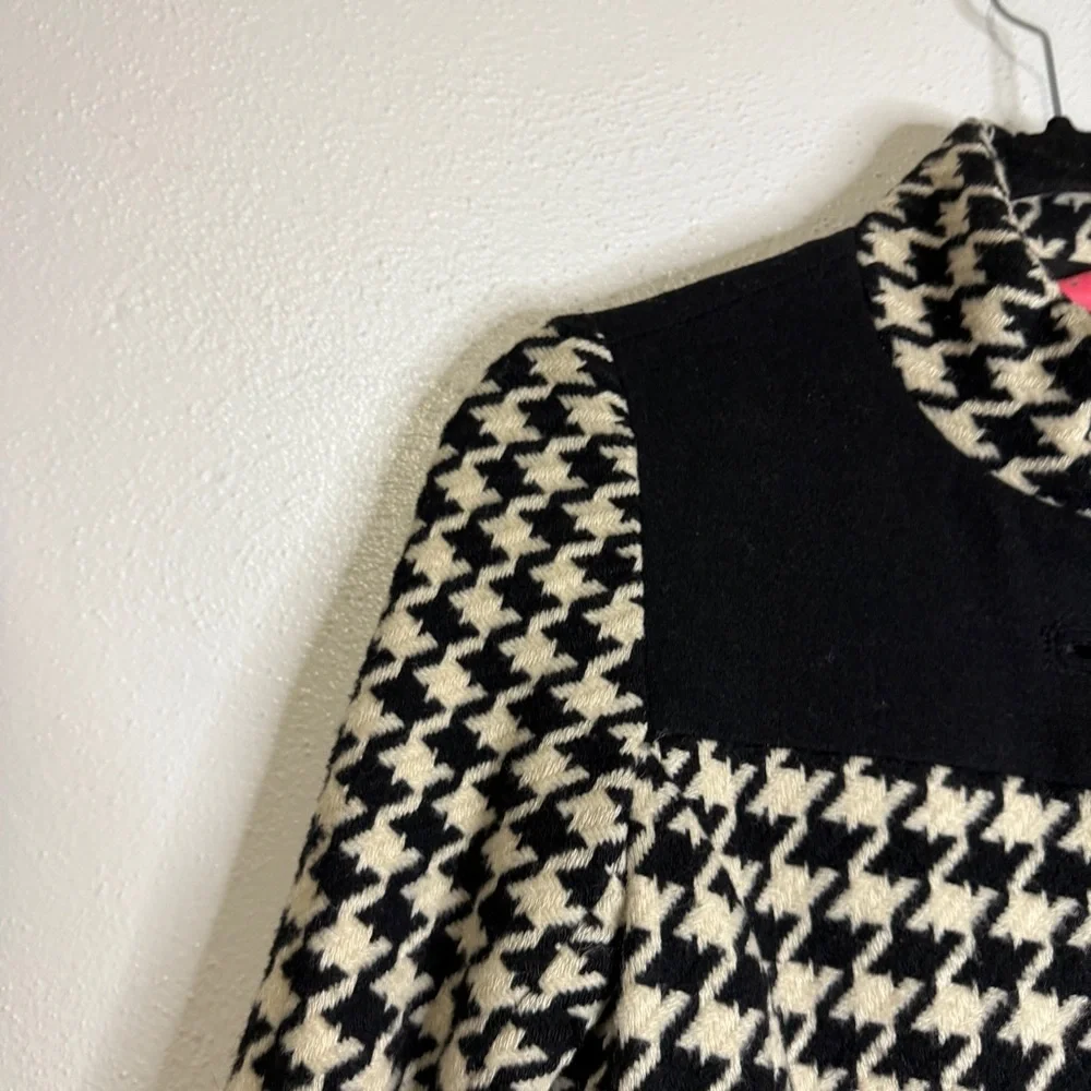Lux Stylish Black & Cream Houndstooth Winter Coat. Sz S.